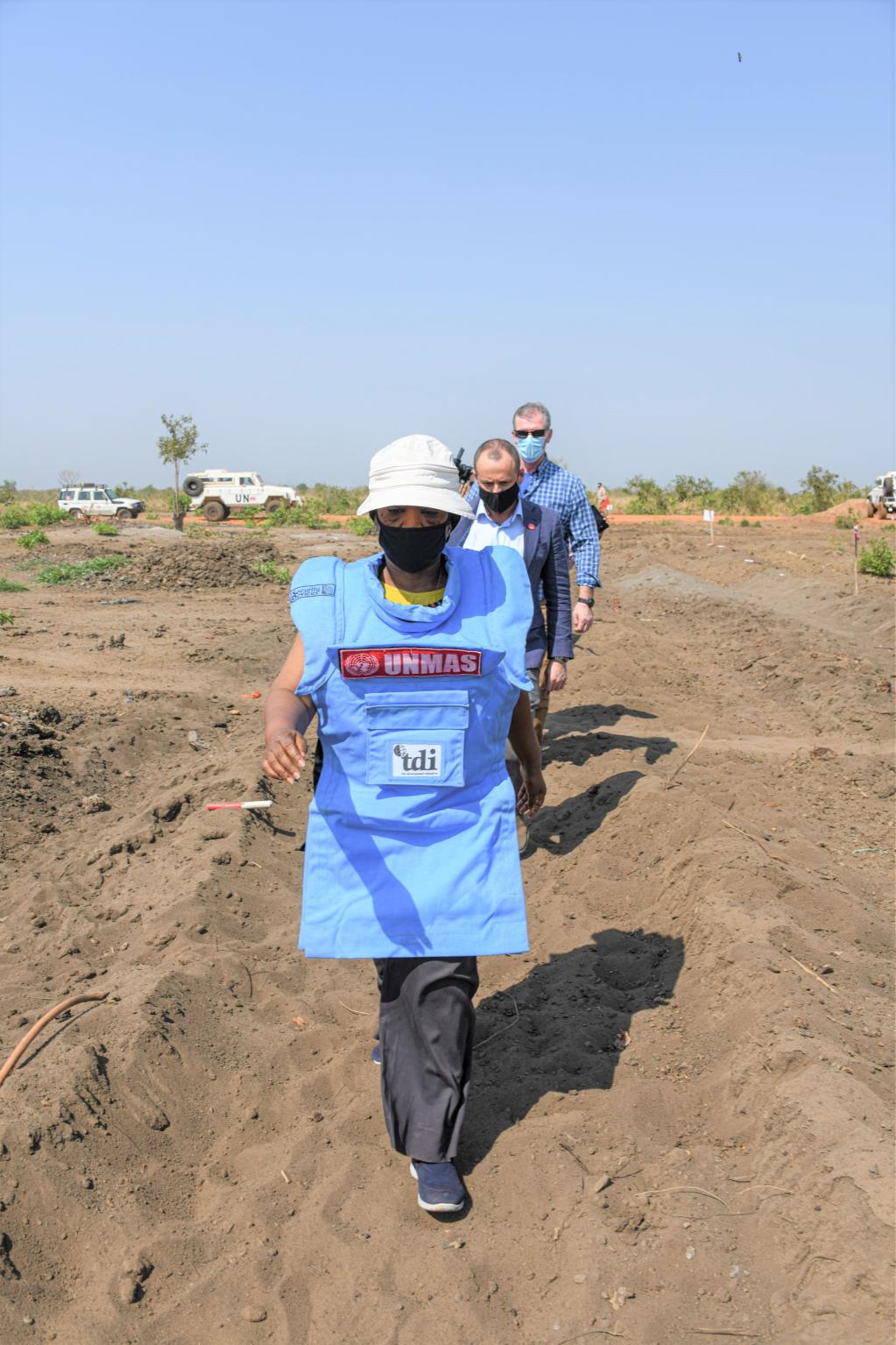 DSRSG/RC/HC Ms. Sara visits a minefield to see UNMAS clearance operations
