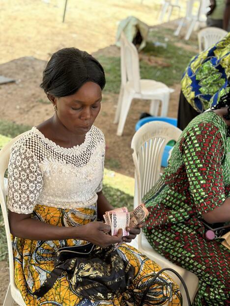 2024, Juba, South Sudan. Joice counts the money she earns from her sales after a successful trade fair in Juba.