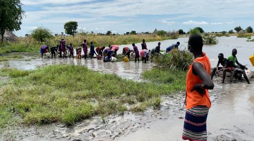UN Agencies provide emergency relief to people displaced by floods